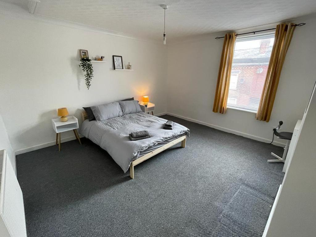 Cheerful 2 Bedroom House Hindley Eksteriør bilde