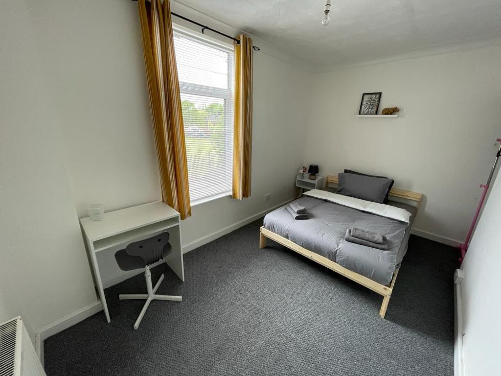 Cheerful 2 Bedroom House Hindley Eksteriør bilde